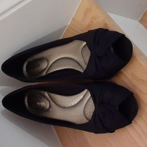 Abella Women's open to Black Shoe Pump Size 9.5